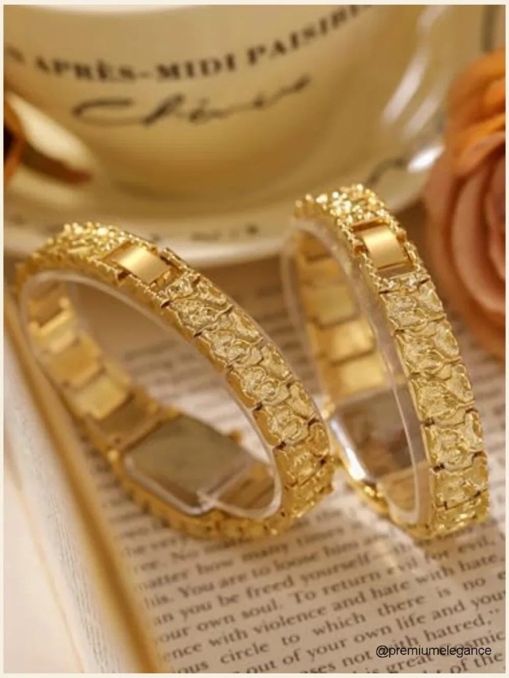 Vintage Square Quartz Dress Wristwatch Textured Alloy Band Gold Tone